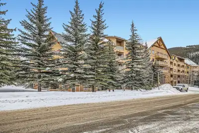 Image de Condo Premium 2br 2ba Quite Corner à quelques pas de la télécabine et de la rivière Run.