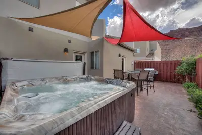 Image de Dw7 Spacieux Condo à Thème Cowboy près du Parc National des Arches Avec Jacuzzi!