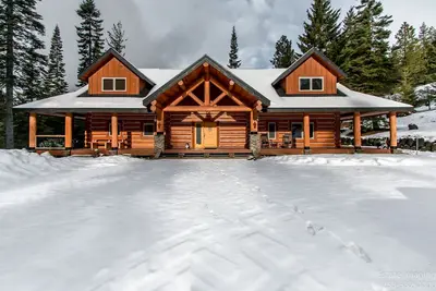 Image de Crest Lodge - Maison en bois rond de 3700 pieds carrés avec 5 chambres + (15 à 17 personnes)