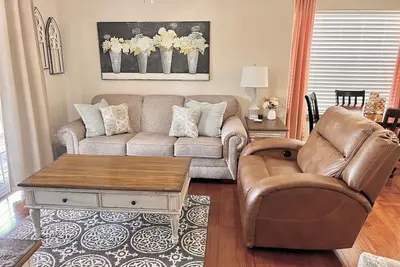 Image de Walk-In Condo ~ Nouvelle liste ~ King Master. Patio de 20 pieds. À côté de Silver Dollar City