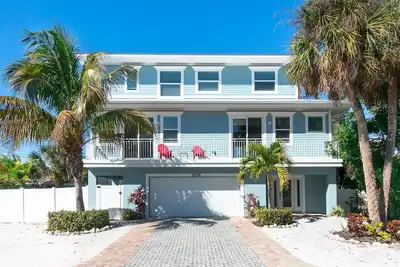 Image de Areca Cove sur la magnifique île Anna Maria! À seulement 3 minutes à pied de la plage!