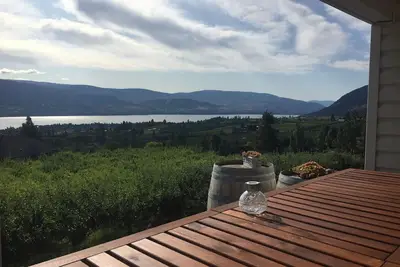 Image de The Viewpoint Suite-sweeping Orchard And Lake Views