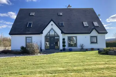 Image de Luxueux 3250sq Ft Accueil Surplombant la baie de Galway et le Burren avec WiFi