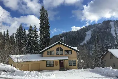 Image de Sleepy Hollows Chalet (Immense chalet multifamilial au Sun Peaks Resort)