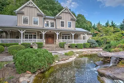 Image de Une superbe maison Creekside, des fonctionnalités à couper le souffle pour profiter de chaque fenêtre