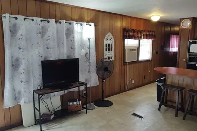 Image de Mobile Home vraiment mignon et spacieux pouvant accueillir 8 personnes Ă Lake Sam Rayburn, Tx - # 7
