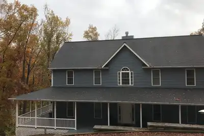 Image de Dates d'été encore disponibles - Amazing Lakefront Home w \/ Dock
