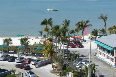 Miles de plage de sable blanc. . . . Golfe complet et Beach View