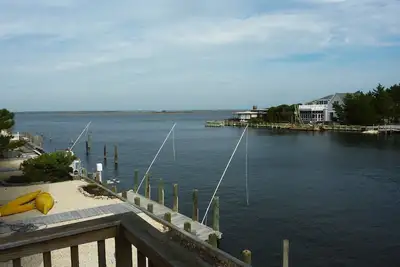 Image de Nouvelle liste! Harvey Cedars Waterfront 6 Bdrm Beach House w \/ Loft!