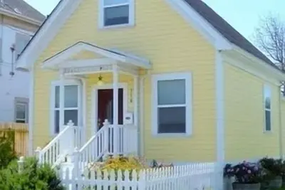 Image de Airy & Bright Story 2, 3 Bdrm Cottage Courte promenade à la vieille ville.