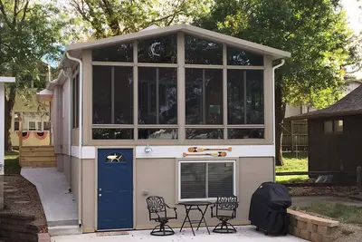 Image de Nouvelles mises à jour! Belle cabine avec emplacement privilégié sur la rive sud