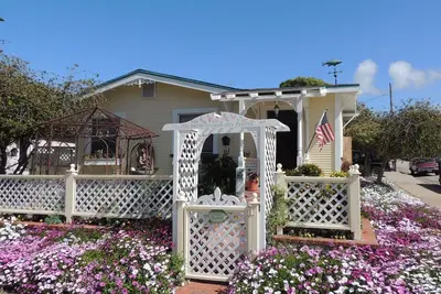 Image de Charming & Historic Beach Cottage - Oasis au cœur du centre-ville