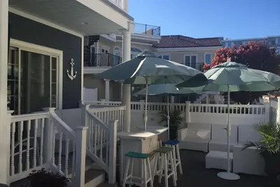 Image de Liste de luxe haut de gamme! 4 chambres + 3. 5 bains, à quelques pas de la plage-8 personnes