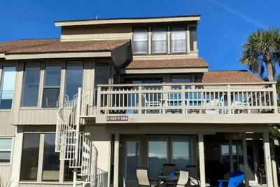Image de Ocean Front, Nouvelle cuisine directement sur la plage et les piscines