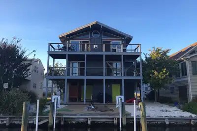 Image de Le meilleur des deux mondes: canalfont et une courte promenade de 1, 5 pâté de maisons de la plage!