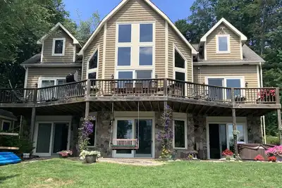 Image de Canaan Valley Lakefront Home - Profitez de la belle saison de ski