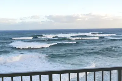 Image de Ocean Front, Edge Of Cliff - Sentez-vous et voyez chaque vague déferlante de toutes les pièces