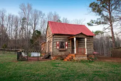 Image de Vieille cabane en rondins sur un domaine de 62 acres