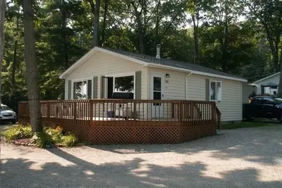 Image de Grande Cottage Burt Lake sur West Side