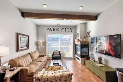 Image de Excitant Newpark Terrace Condo, des vues à couper le souffle, près de tout