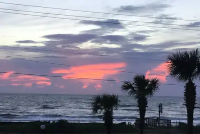 Image de Détendez-vous dans ce condo Ocean Watch avec des levers de soleil à couper le souffle.