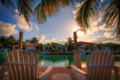 Image de Il ne reste que quelques semaines d'été 2019! Quai, vélos, kayak, 2 clubs de plage, piscine aussi!