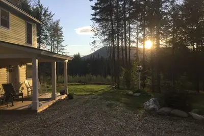 Image de Nouvellement construit, beau, Stowe Area Home avec vue sur la montagne