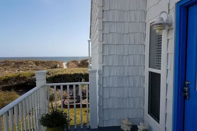 Image de Fantastique Oceanfront Enclave Sur Oak Island avec accès direct à la plage