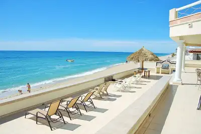 Image de Playa Arcadia 🐬 Beach Front 🐬 Palapa, firepit, terrasse à l'étage et nouvelle cuisine