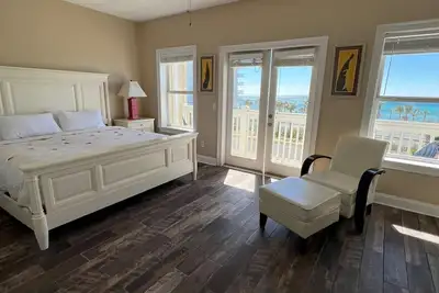 Image de Front Beach- Vue spectaculaire sur l'océan!