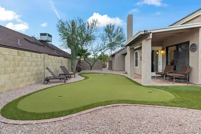 Image de Ahwatukee Home avec vues vertes et sud sur la montagne