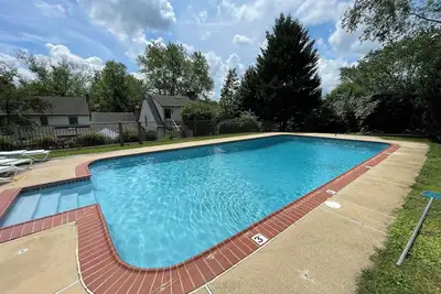 Image de Idéalement situé avec piscine creusée