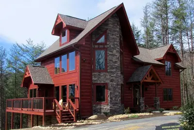 Brand New Luxurious 3 Br / 2 Ba Log Home, 10 personnes, de superbes vues sur le mont. LeConte!