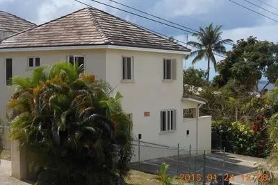 Image de Villa de Luxe 2 Chambres, 2 1\/2 Salles de Bains avec Bassin Profond