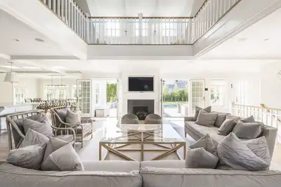 Image de Luxe 8 Br, 8. 5 B, à pied de la plage et la ville, piscine!