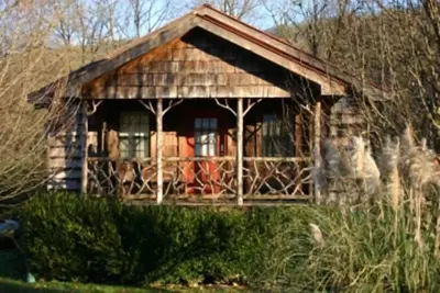Image de Cabine rustique confortable avec bain à remous!