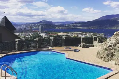 Image de Boutique Chateau Lakeview 5 Mins 2 Lake Hot Tub Pool Piscine EXTÉRIEURE, Dîner Bbq