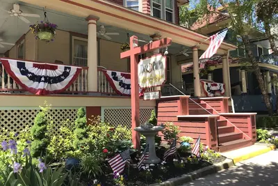 Image de 2 Bdrm Condo-In Victorian Cape May-1/2 Block to Beach-Sleeps 6