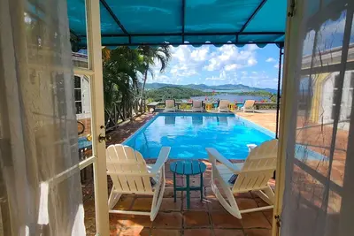 Accueil spectaculaire au sommet d'une colline, vues de la mer des Caraïbes, du lagon d'Altona et de la côte nord! !