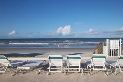 Image de 2/2 Oceanview, Unité mise à jour, Special Now! Pas de plage de voitures! Kid Friendly Toujours!
