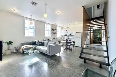 Image de Nouvel Art Designer De 2 Story Art Loft À PROXIMITÉ Du Quartier Et Du St Francais!