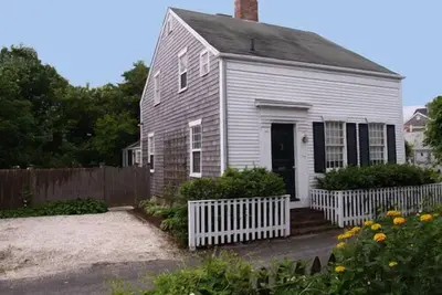 Image de Demi-cap chaleureux et privé de Nantucket en ville en 1850; Marchez facilement jusqu'à la rue Main!