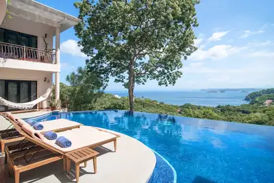 Image de Villa de luxe tout compris avec une vue imprenable sur l'océan. Personnel privé complet.