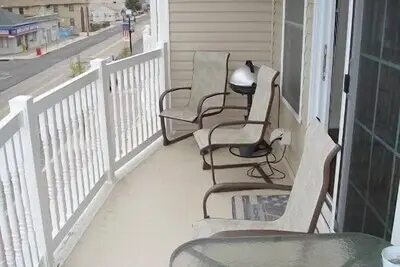Image de Un bloc à l'océan, sur le Blvd entre Carteret et Kearny - Oceana Villas # 15