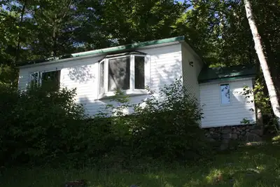 Image de Cottage # 5: Pristine Waterfront! Chalets Ă Bon Echo's Edge