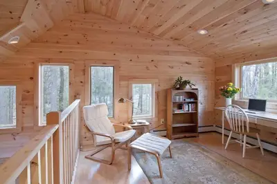 Image de Brand New Mountaintop Log Cabin dans la forêt de pin, 1. 5 miles de la ville!