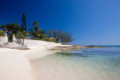 Image de Seven Seas Jamaica - Villa luxueuse sur la plage avec 4 chambres à Ocho Rios - Staff Inc