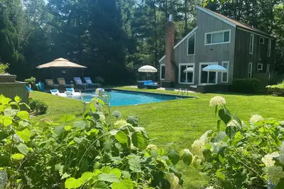 Image de Perfect Family Retreat- Ensoleillé, calme, à pied de l'eau. Nouvelle piscine d'eau salée chauffée!