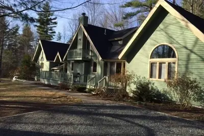 Image de Moultonborough 4br, 2400sf, Suissevale, 1/2 ml à la plage, 3 ml Castle in Clouds