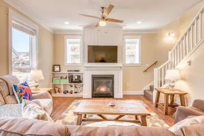 Image de Beautiful Olivia Beach Home with a Hot Tub and Fire Pit